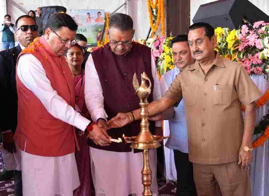 मुख्यमंत्री धामी ने राज्य के रजत जयंती उत्सव के अवसर पर पंतनगर कृषि एवं प्रौद्योगिकी विश्वविद्यालय में वृहद कृषक सम्मेलन का किया शुभारम्भ, किसानों का परिश्रम और त्याग ही हमारी सच्ची पूंजी और ताकत – मुख्यमंत्री