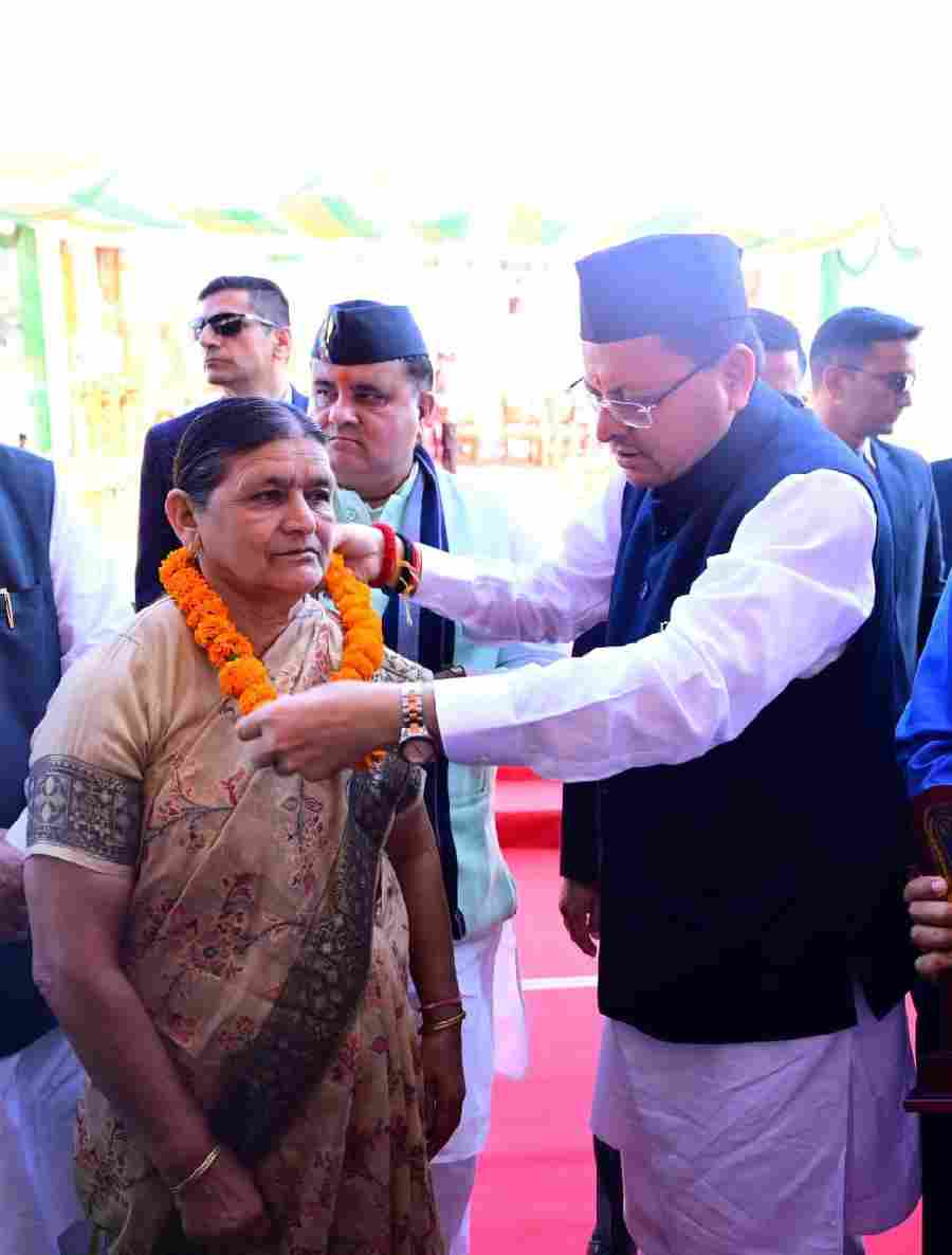 राज्य आंदोलनकारी और उनके आश्रितों की पेंशन बढ़ाने की घोषणा, उत्तराखंड राज्य स्थापना  रजत जयंती वर्ष के अवसर पर राज्य आंदोलनकारियों और शहीदों  के परिजन सम्मानित