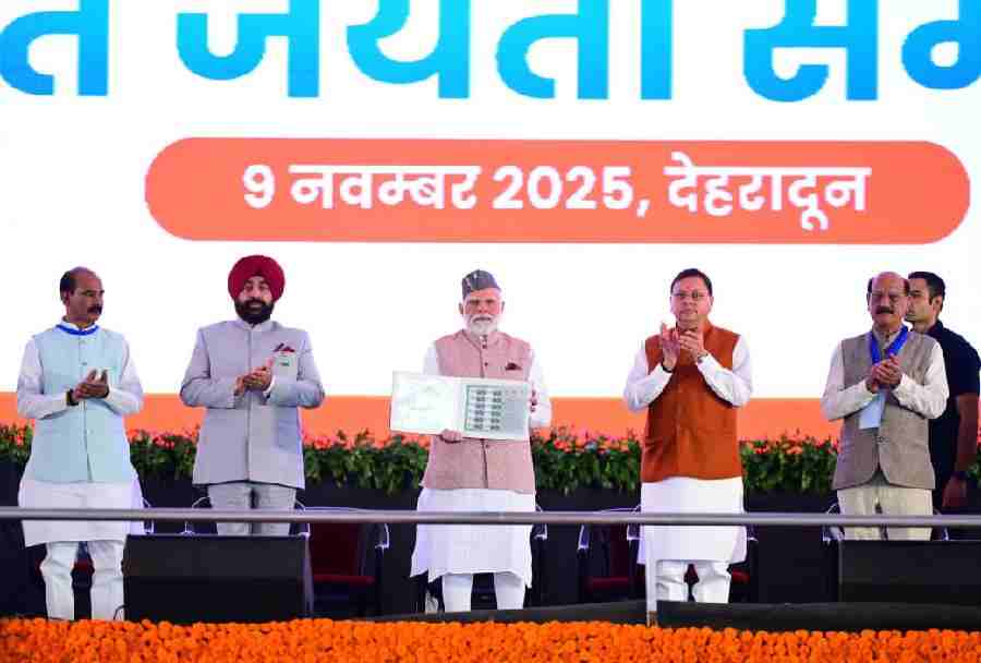 प्रधानमंत्री मोदी ने उत्तराखंड राज्य स्थापना की रजत जयंती अवसर पर किया विशेष डाक टिकट का विमोचन, पीएम फसल बीमा योजना के तहत 28 हजार से अधिक किसानों को 62 करोड़ रुपये से अधिक की राशि जारी