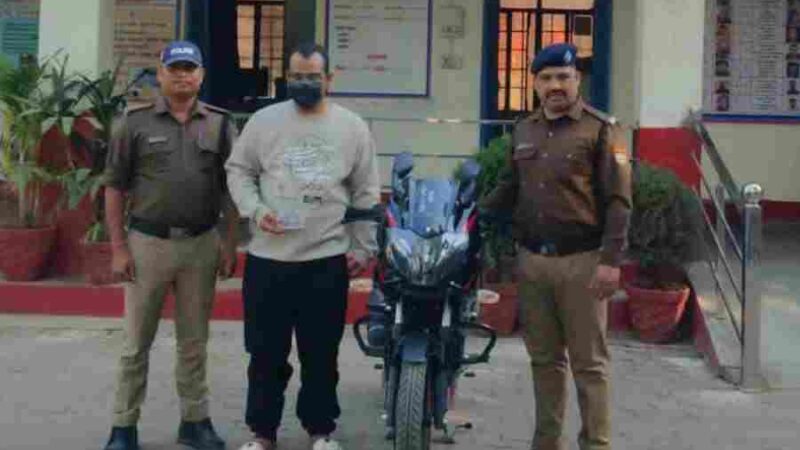 स्नैचिंग की घटना का 12 घन्टे के अंदर दून पुलिस ने किया खुलासा, घटना को अजांम देने वाले अभियुक्त को किया गिरफ्तार