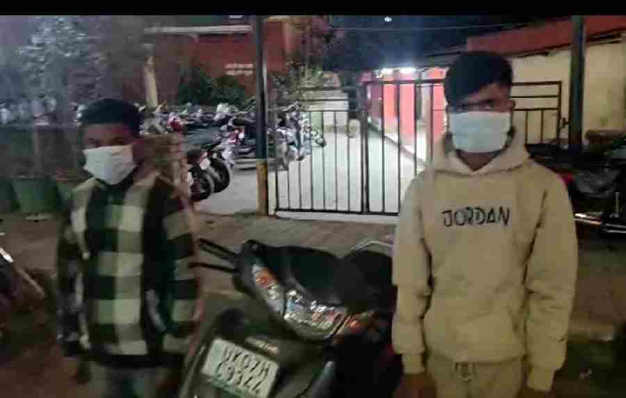 दुपहिया वाहन पर रैश/स्टंट ड्राइविंग करना युवकों को पड़ा भारी, 2 युवकों को दून पुलिस ने लिया हिरासत में