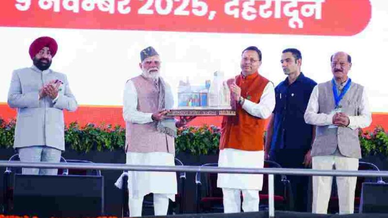 पीएम नरेन्द्र मोदी को केदारनाथ जी के शीतकालीन गद्दी स्थल ओंकारेश्वर मंदिर, ऊखीमठ की प्रतिकृति स्मृति चिह्न के रूप में भेंट किए जाने पर ऊखीमठ नगर पंचायत, क्षेत्रीय जनप्रतिनिधियों तथा नगर पंचायत मदमहेश्वर मेला समिति ने मुख्यमंत्री धामी का किया आभार व्यक्त