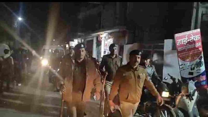 सेलाकुई क्षेत्र में पुलिस ने निकाला फ्लैग मार्च, फ्लैग मार्च के दौरान आमजन को दिलाया सुरक्षा का भरोसा, सतर्कता का दिया संदेश