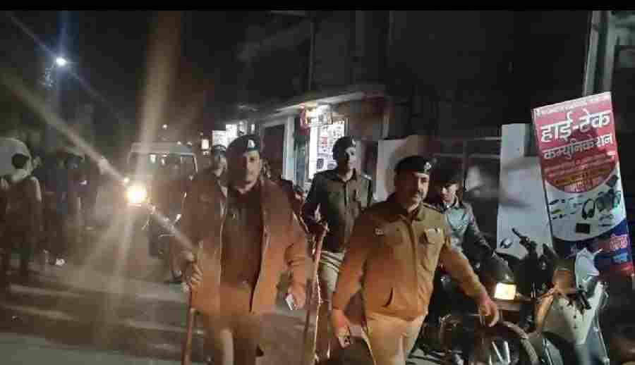 सेलाकुई क्षेत्र में पुलिस ने निकाला फ्लैग मार्च, फ्लैग मार्च के दौरान आमजन को दिलाया सुरक्षा का भरोसा, सतर्कता का दिया संदेश