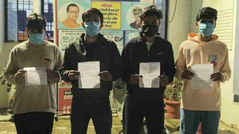 सार्वजनिक स्थान पर हुड़दंग करने वालो को दून पुलिस ने पढ़ाया कानून का पाठ, 4 युवकों को हिरासत में लेकर की वैधानिक कार्यवाही, सोशल मीडिया पर सरेआम लड़ाई झगड़ा करने का वीडियो हुआ था वायरल