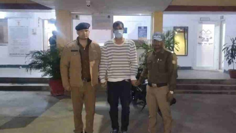 एसएससी द्वारा आयोजित प्रतियोगी परीक्षा में अनुचित साधनों का प्रयोग करने वाले अभियुक्त को पुलिस ने किया गिरफ्तार, परीक्षा के दौरान बाथरूम जाने के बहाने अभियुक्त गया था परीक्षा कक्ष से बाहर, परीक्षा केन्द्र में नियुक्त सपोर्टिंग स्टाफ द्वारा अभियुक्त को उपलब्ध करायी थी उक्त ब्लूटूथ डिवाइस