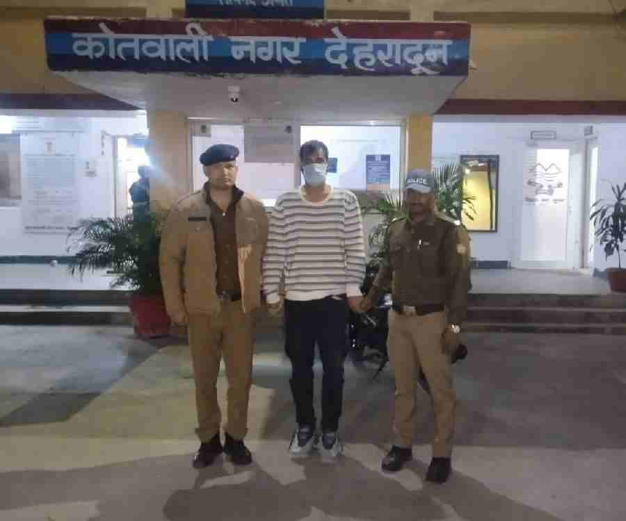 एसएससी द्वारा आयोजित प्रतियोगी परीक्षा में अनुचित साधनों का प्रयोग करने वाले अभियुक्त को पुलिस ने किया गिरफ्तार, परीक्षा के दौरान बाथरूम जाने के बहाने अभियुक्त गया था परीक्षा कक्ष से बाहर, परीक्षा केन्द्र में नियुक्त सपोर्टिंग स्टाफ द्वारा अभियुक्त को उपलब्ध करायी थी उक्त ब्लूटूथ डिवाइस