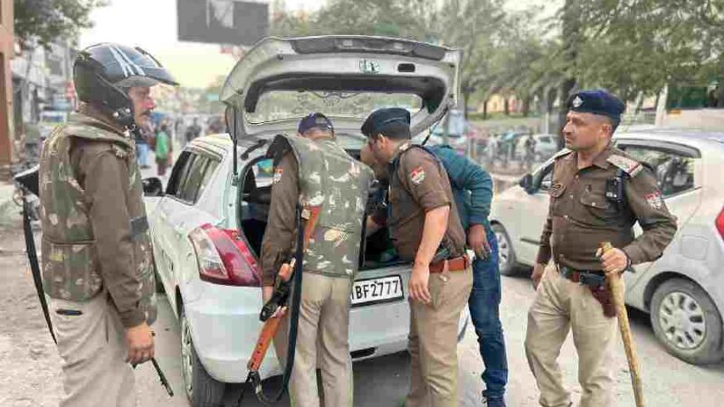 एसएसपी देहरादून के निर्देशों पर जनपद में नगर से देहात तक पुलिस ने चलाया सघन चैकिंग अभियान,. चैकिंग के दौरान बाहरी राज्यों से आने वाले व्यक्तियों से पूछताछ कर प्राप्त की सत्यापन सम्बन्धित आवश्यक जानकारियां