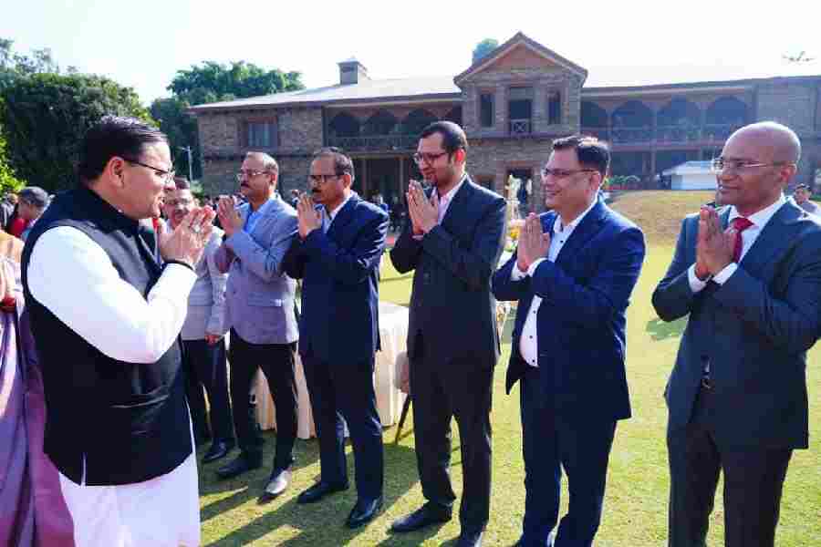 सीएम धामी की अध्यक्षता में मुख्यमंत्री आवास पर IAS अधिकारियों की अनौपचारिक बैठक आयोजित,  मुख्यमंत्री ने IAS अधिकारियों को दी स्पष्ट हिदायत, फाइलों में देरी न हो, निर्णय लक्ष्य आधारित हों