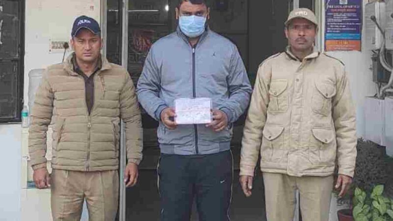 नेहरू कॉलोनी क्षेत्र में हुई चोरी की घटना में फरार चल रहे 10000 ₹ के इनामी गैंगस्टर को दून पुलिस ने किया गिरफ्तार