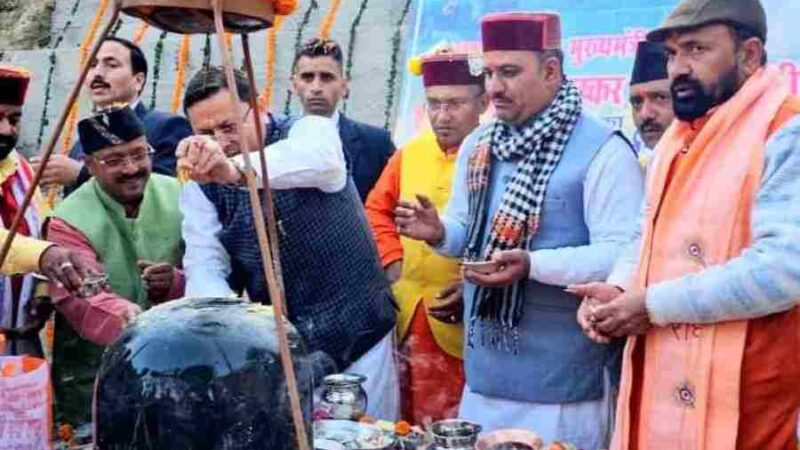 मुख्यमंत्री धामी पहुंचे लाखामंडल, शिव मंदिर में की पूजा-अर्चना