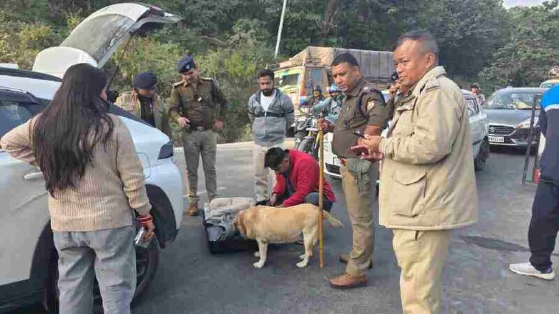 एसएसपी देहरादून के निर्देशों पर जनपद में नगर से देहात तक लगातार चल रहा पुलिस का सघन चैकिंग अभियान, बाहरी राज्यों से आने वाले व्यक्तियों से पूछताछ कर प्राप्त की सत्यापन सम्बन्धित आवश्यक जानकारियां