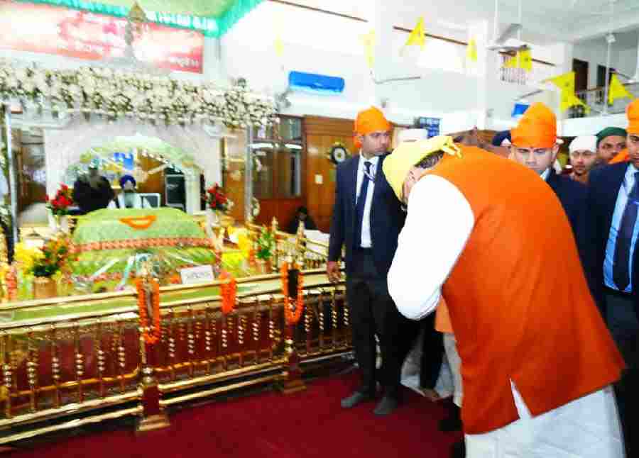 श्री गुरु तेगबादुर साहिब जी के 350वें बलिदान दिवस पर रेसकोर्स स्थित गुरुद्वारा पहुंचे मुख्यमंत्री धामी, सुने शबद कीर्तन