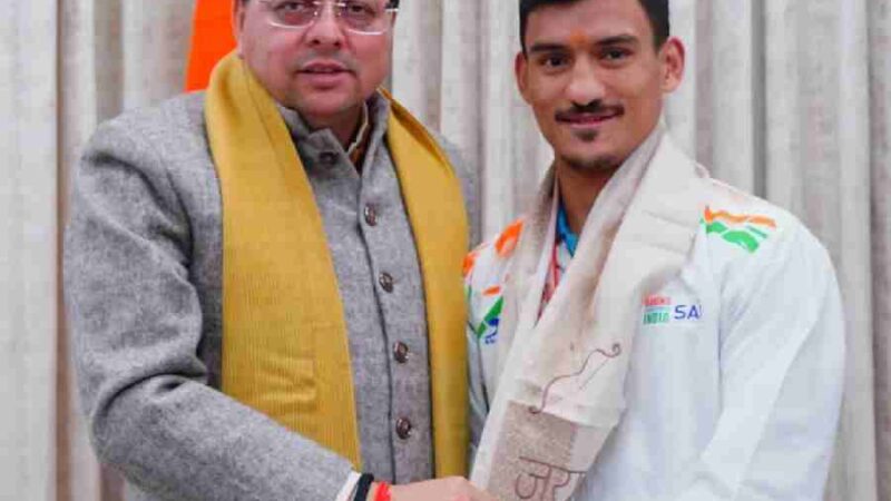 मुख्यमंत्री धामी से अंतरराष्ट्रीय स्तर पर उत्कृष्ट प्रदर्शन करने वाले बॉक्सर पवन बर्त्वाल ने की शिष्टाचार भेंट