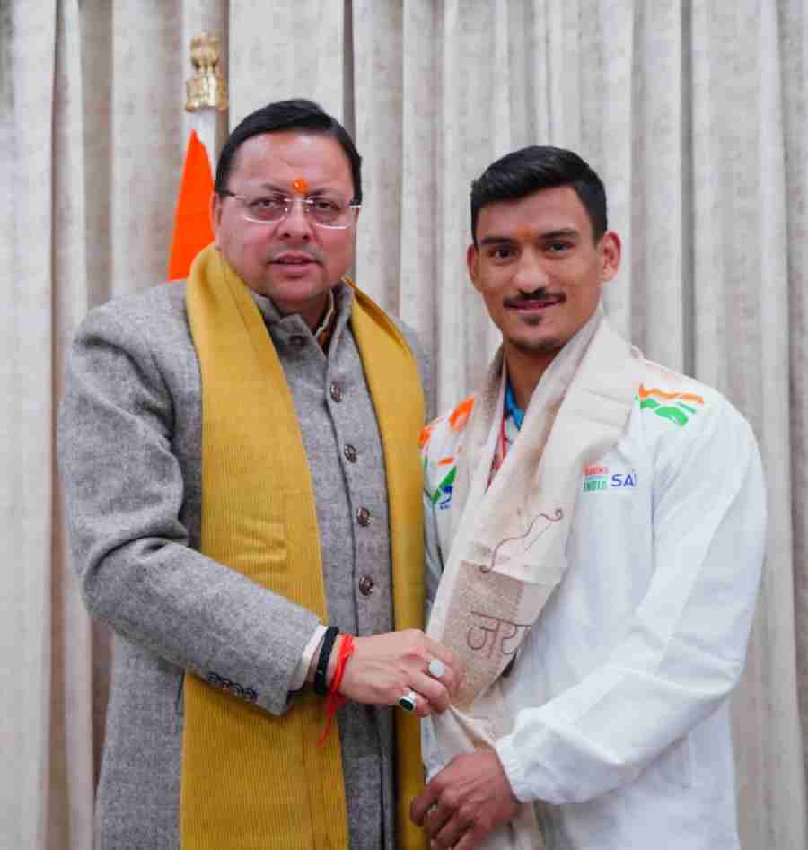 मुख्यमंत्री धामी से अंतरराष्ट्रीय स्तर पर उत्कृष्ट प्रदर्शन करने वाले बॉक्सर पवन बर्त्वाल ने की शिष्टाचार भेंट