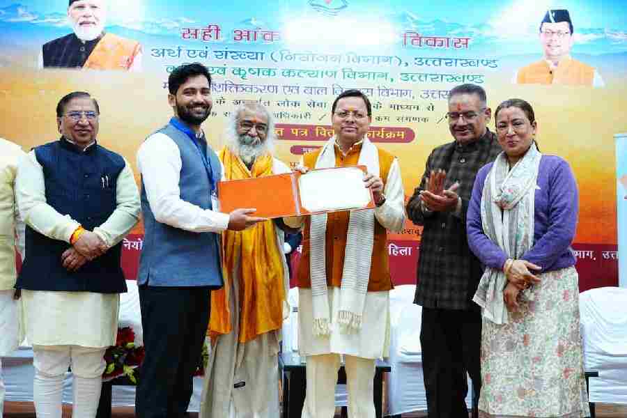 लोक सेवा आयोग से चयनित 178 अभ्यर्थियों को मुख्यमंत्री ने प्रदान किये नियुक्ति पत्र