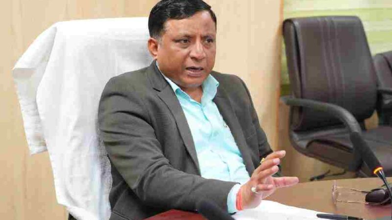 महानिदेशक सूचना बंशीधर तिवारी ने जिला सूचना अधिकारियों को सरकार की जन-कल्याणकारी कार्यक्रमों एवं योजनाओं की जानकारी जन-जन तक पहुंचाने के लिए प्रभावी संचार रणनीति बनाकर पेशेवर दक्षता के साथ काम करने के दिए निर्देश