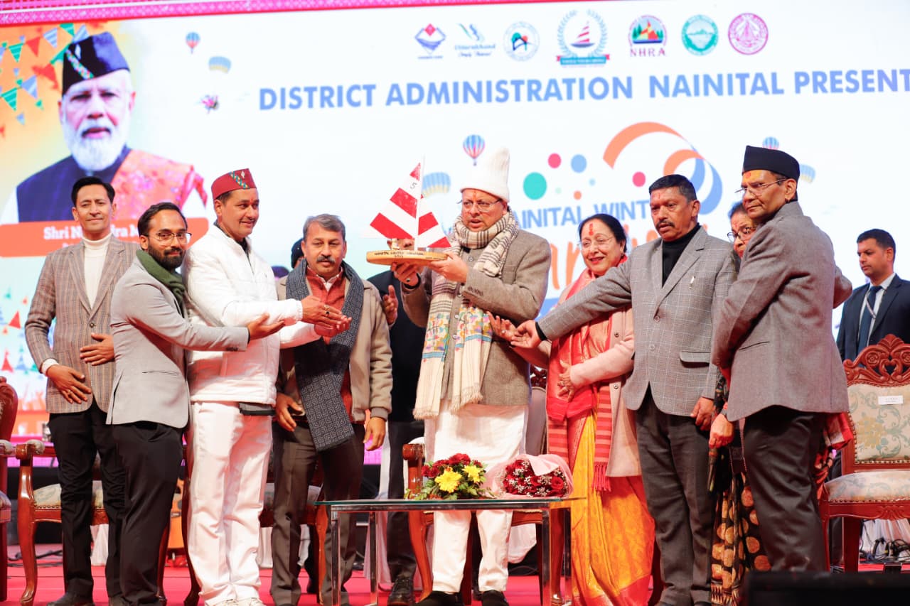 मुख्यमंत्री धामी ने नैनीताल में आयोजित विंटर कार्निवाल में किया प्रतिभाग, शीतकालीन पर्यटन आत्मनिर्भर उत्तराखंड की मजबूत नींव: मुख्यमंत्री