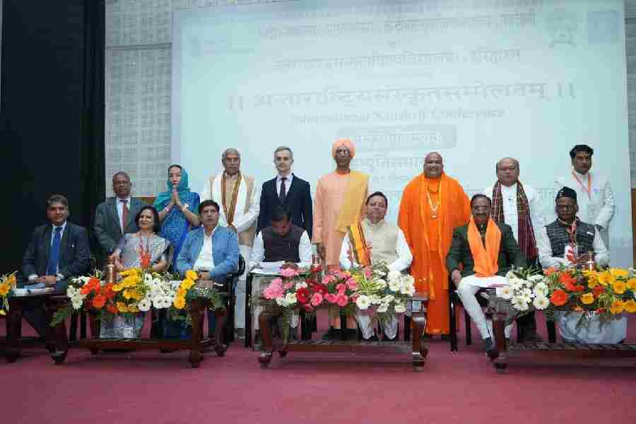 हरिद्वार में आयोजित अंतरराष्ट्रीय संस्कृत सम्मेलन में मुख्यमंत्री धामी की उपस्थिति, संस्कृत उत्थान के लिए उच्च स्तरीय आयोग के गठन की घोषणा
