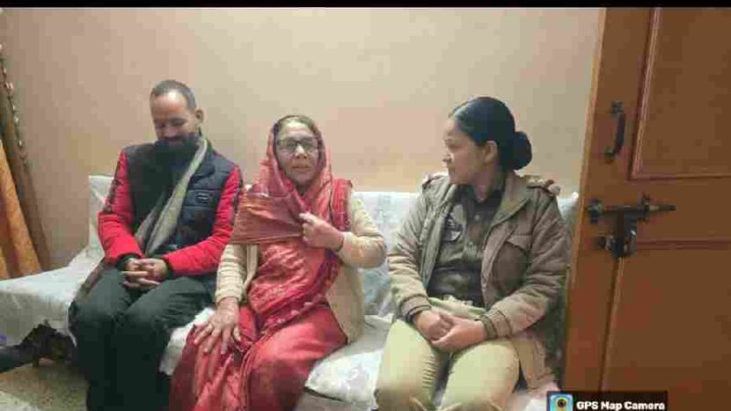 दून पुलिस पहुंची सीनियर सिटीजन के द्वार, सिनियर सिटीजन से भेंट कर जाना उनका हाल, दिलाया हर सम्भव सहायता का भरोसा