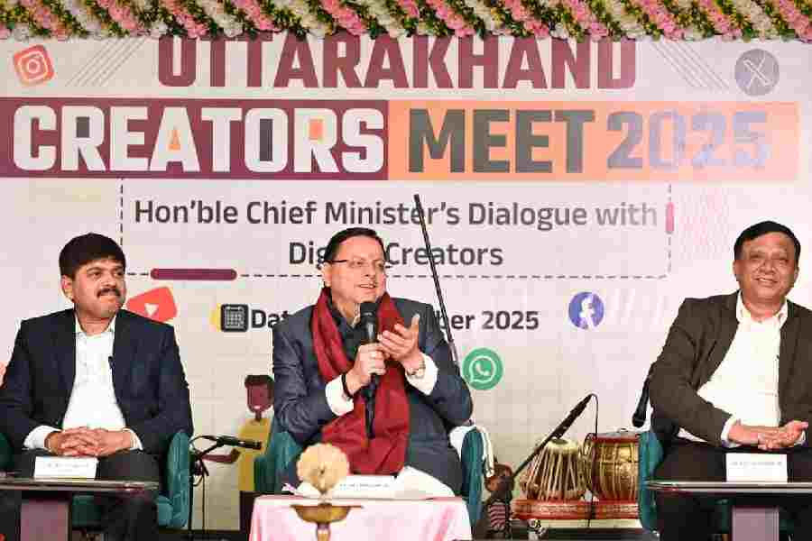 मुख्यमंत्री धामी ने देहरादून में आयोजित “उत्तराखंड क्रिएटर्स मीट-2025” में बतौर मुख्य अतिथि किया प्रतिभाग, सीएम धामी बोले-सोशल मीडिया इन्फ्लुएंसर अब “सोशल चेंज मेकर्स”, समाज में बड़ा बदलाव ला सकते हैं