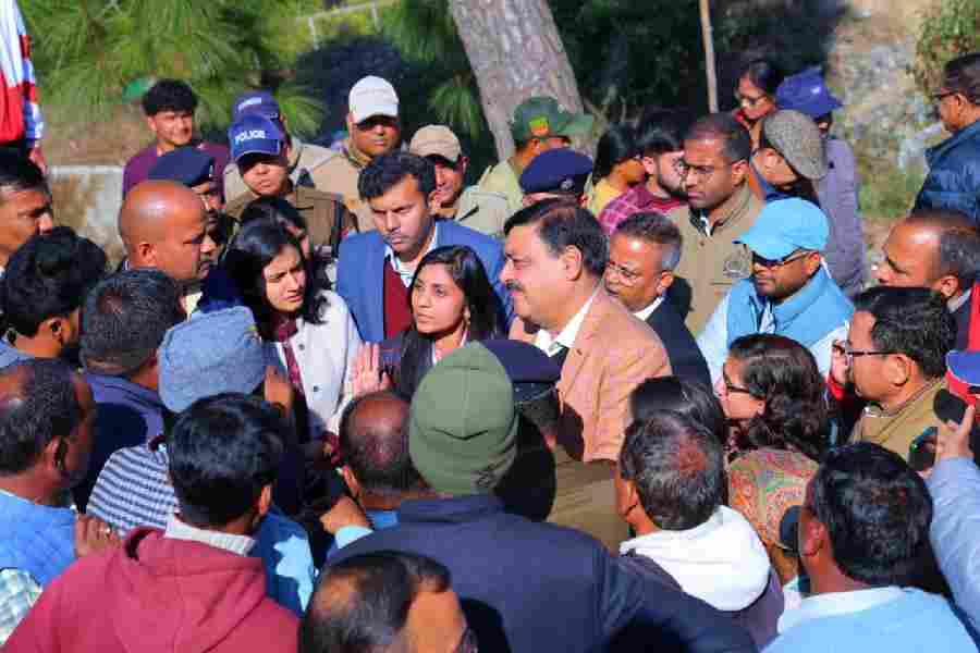 जनपद पौड़ी में बढ़ते मानव-वन्यजीव संघर्ष को गंभीरता से लेते हुए मुख्यमंत्री के निर्देशों के क्रम में शासन स्तरीय अधिकारियों का दल पहुंचा पौड़ी