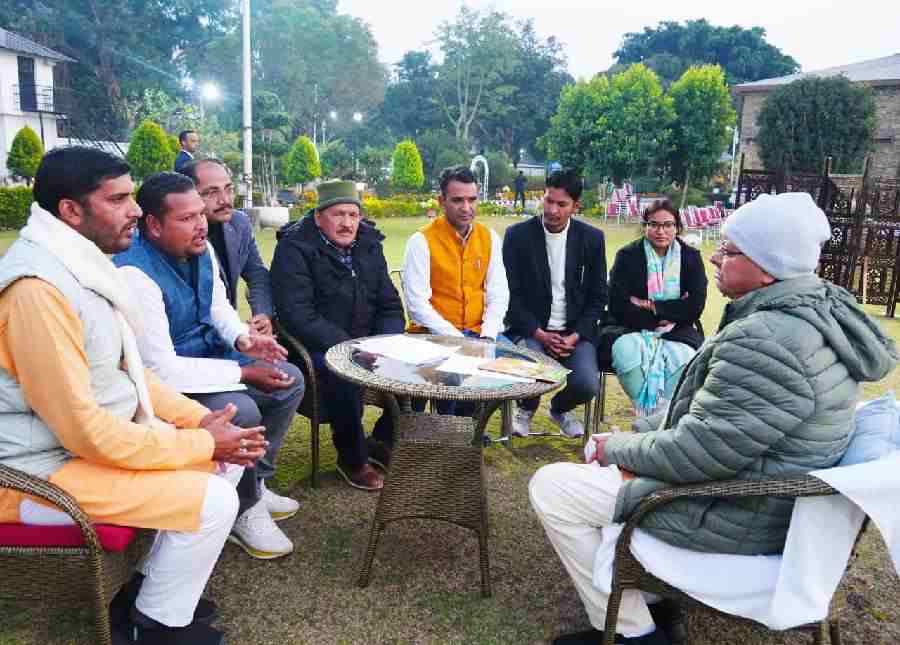 घनसाली क्षेत्र के प्रतिनिधिमंडल ने पिलखी स्वास्थ्य सेवाओं के उन्नयन हेतु मुख्यमंत्री धामी से की मुलाकात, सीएम के आश्वासन के बाद हड़ताल की स्थगित, मुख्यमंत्री ने कहा, “स्वास्थ्य सेवाओं के विस्तार में कोई कमी नहीं रहने दी जाएगी”