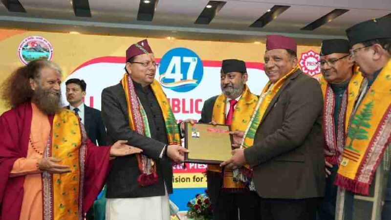 सुशासन में उत्कृष्टता के लिए सूचना महानिदेशक बंशीधर तिवारी को राष्ट्रीय सम्मान, मुख्यमंत्री धामी ने किया सम्मानित