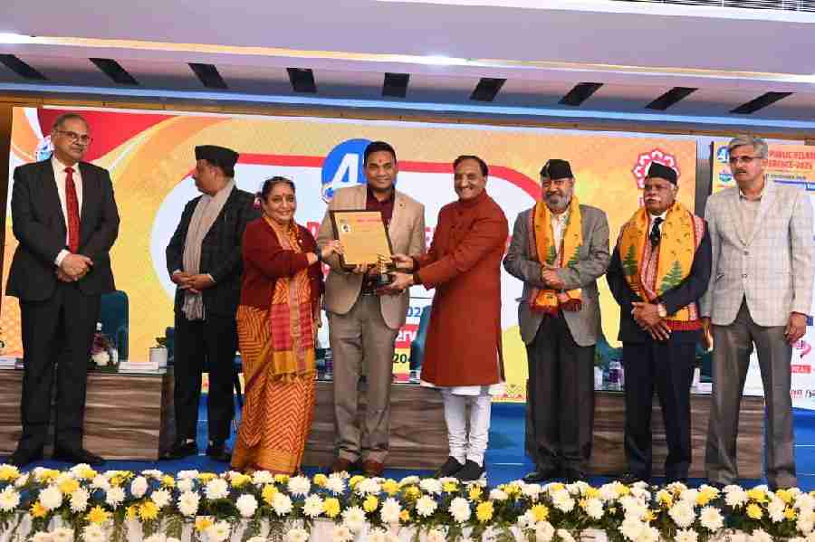 स्वास्थ्य सेवाओं में नवाचार और उत्कृष्ट कार्यों के लिए डॉ. आर. राजेश कुमार को पीआरएसआई राष्ट्रीय सम्मान, टेलीमेडिसिन और एयर एम्बुलेंस से बदली उत्तराखंड की स्वास्थ्य तस्वीर – डॉ. आर. राजेश कुमार