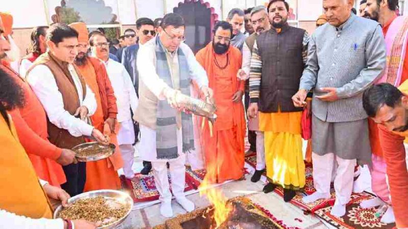 मुख्यमंत्री धामी दक्षेश्वर महादेव मंदिर में की पूजा-अर्चना, सिद्धपीठ हनुमानगढ़ी मंदिर कें भी किए दर्शन