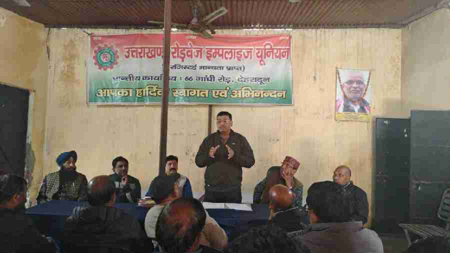 राज्य निगम कर्मचारियों का फूटा गुस्सा, लंबित मांगों को लेकर महासंघ ने सरकार को दी आंदोलन की चेतावनी, उत्तराखण्ड राज्य निगम कर्मचारी महासंघ की बैठक, विनियमितिकरण व वेतनमान को लेकर सरकार से कार्रवाई की मांग