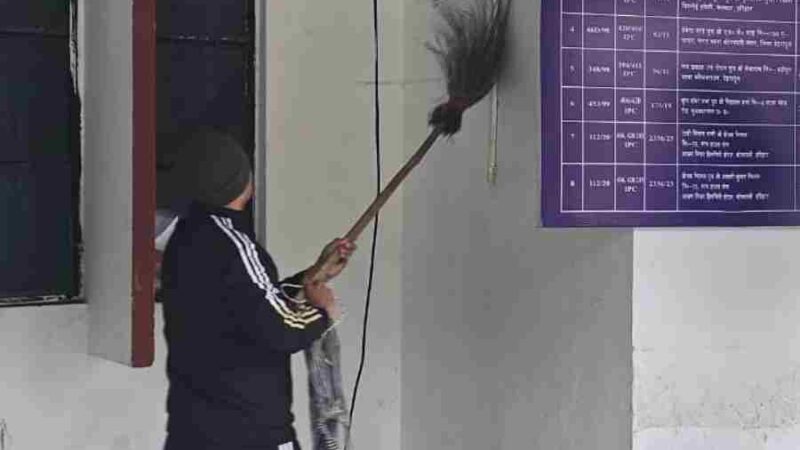 एसएसपी देहरादून द्वारा सभी थाना प्रभारियों को थाना/चौकी परिसरों में उच्च कोटी की सफाई व्यवस्था रखने के दिये निर्देश, प्रत्येक रविवार पुलिसकर्मी थाने में यथासम्भव रोटेशनवार 1 घंटा करे श्रमदान