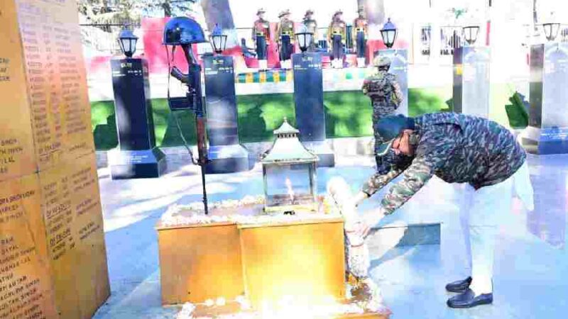 मुख्यमंत्री ने कुमाऊं रेजीमेंट केंद्र रानीखेत पहुंचकर अमर बलिदानियों को अर्पित की श्रद्धांजलि, मुख्यमंत्री ने सैनिकों एवं अग्निवीरों के साथ संवाद कर किया उत्साहवर्धन