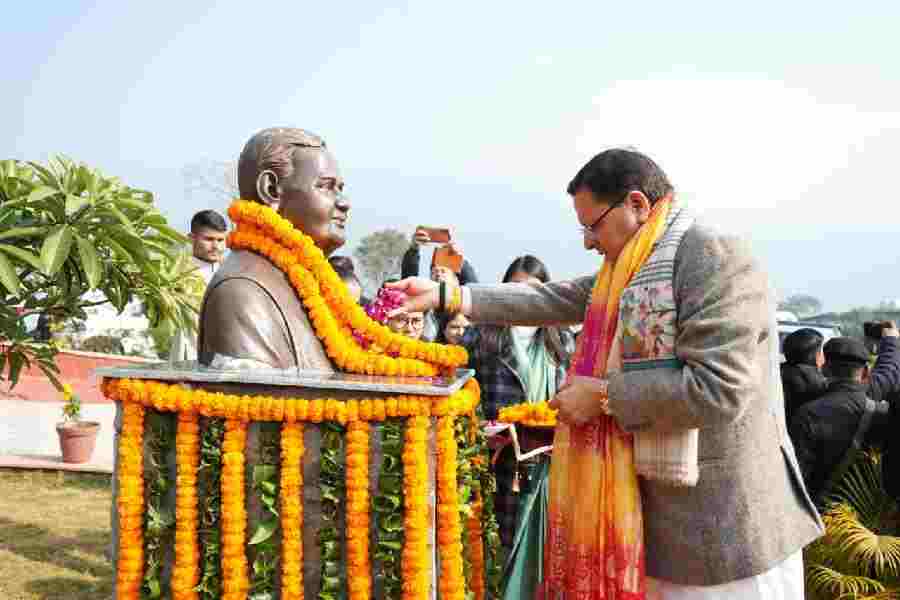 मुख्यमंत्री धामी ने लेखक गॉव थानो, देहरादून में भारत रत्न अटल बिहारी वाजपेयी की जयन्ती के अवसर पर आयोजित अटल स्मृति व्याख्यान माला-2025 कार्यक्रम में किया प्रतिभाग
