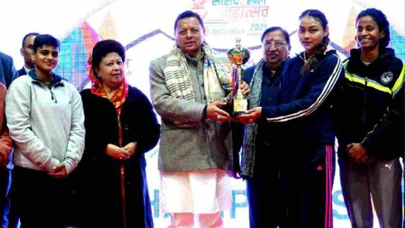मुख्यमंत्री धामी ने सांसद खेल महोत्सव-2025 के समापन समारोह कार्यक्रम में किया प्रतिभाग, इस अवसर पर उन्होंने विभिन्न खेल स्पर्धाओं में विजेता टीम को किया सम्मानित
