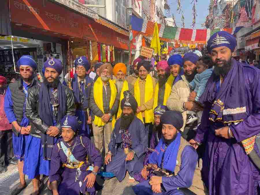 दसवें गुरु साहिब श्री गुरु गोबिन्द सिंह जी के 359वें पावन प्रकाश पर्व के उपलक्ष्य गुरुद्वारा श्री गुरु सिंह सभा, आढत बाजार के तत्ववाधान में भव्य नगर का आयोजन