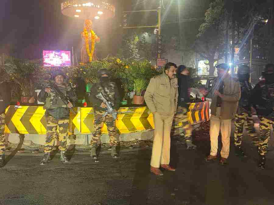 नव वर्ष की पूर्व संध्या पर पुलिस व्यवस्थाओं का जायजा लेने ग्राउंड जीरो पर उतरे एसएसपी दून, नव वर्ष के जश्न की आड़ में हुड़दंग करने वालो के विरुद्ध सख्त कार्यवाही के दिए निर्देश