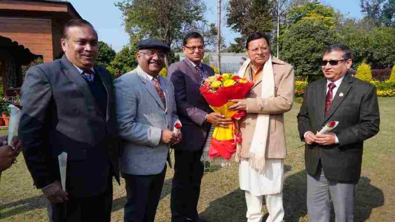 मुख्यमंत्री को विभिन्न क्षेत्रों के लोगों ने दी नववर्ष की शुभकामनाएं