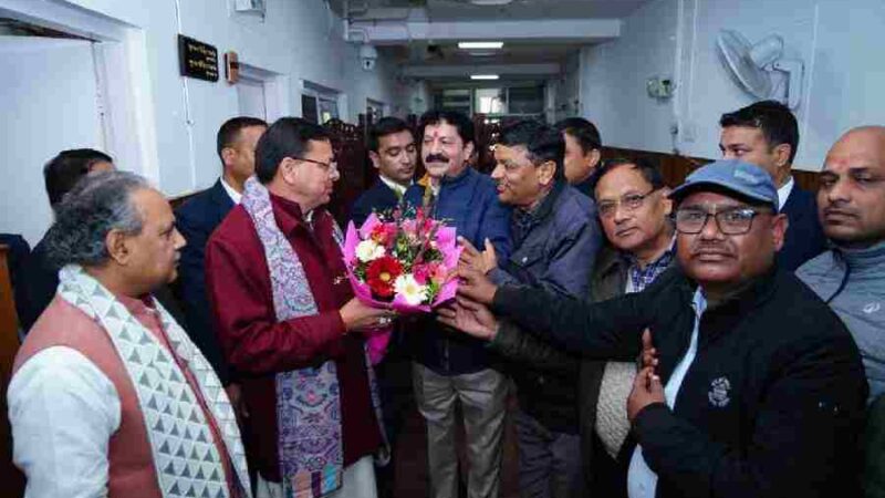 राज्य निगम कर्मचारी महासंघ ने की मुख्यमंत्री धामी सहित वरिष्ठ नौकरशाहों से मुलाकात, नववर्ष की शुभकामनाएं की प्रेषित, राज्य निगम कर्मचारी महासंघ ने कहा सीएम धामी के नेतृत्व में प्रशासनिक सुधारों की मिसाल कायम कर रहा उत्तराखंड