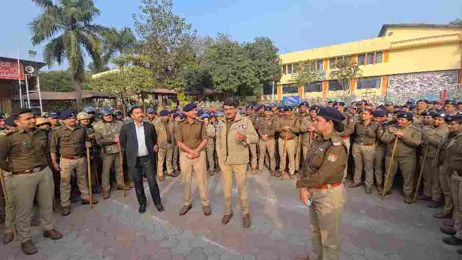 धरना प्रदर्शन ड्यूटी में नियुक्त पुलिस बल को एसएसपी देहरादून द्वारा किया गया ब्रीफ, ड्यूटी के दौरान अपना व्यवहार संयमित रखने के दिये निर्देश