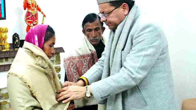 मुख्यमंत्री धामी से स्वर्गीय अंकिता भंडारी के पिता वीरेंद्र सिंह भंडारी व माता श्रीमती सोनी देवी ने की भेंट, इस मामले में न्याय सुनिश्चित करना राज्य सरकार की सर्वाेच्च प्राथमिकता है–सीएम