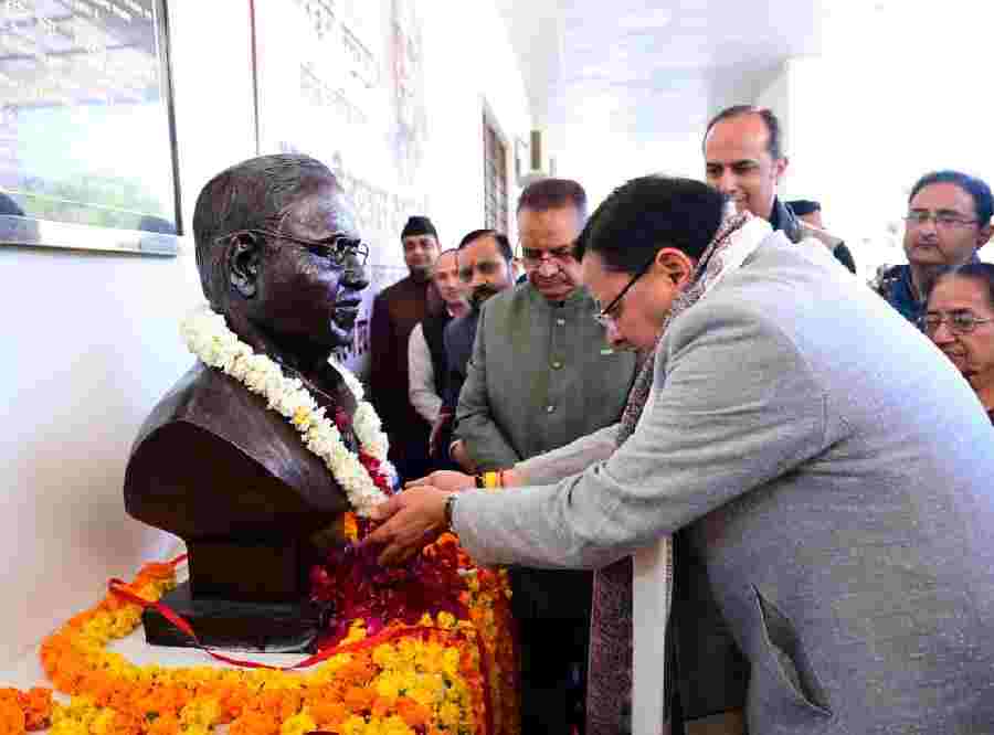 मुख्यमंत्री धामी ने हरबंस कपूर मेमोरियल सामुदायिक भवन, गढ़ीकैंट में स्व. हरबंस कपूर की 80वीं जयंती के अवसर पर आयोजित श्रद्धांजलि समारोह कार्यक्रम में किया प्रतिभाग