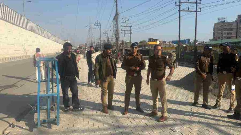 संडे मार्केट की यातायात व्यवस्था बनाने हेतु दून पुलिस ने तैयार किया यातायात प्लॉन, वाहनों की पार्किंग हेतु चिन्हित किया गया बिग बाजार मॉल, सड़क पर वाहन खडा किया तो भरना होगा भारी जुर्माना