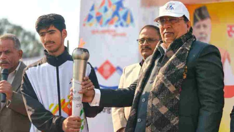 राज्यसभा सांसद नरेश बंसल ने देहरादून में सांसद चैंपियनशिप ट्रॉफी का किया शुभारंभ।खिलाड़ियों से हाथ मिलाया, जीत की दी बधाईयां