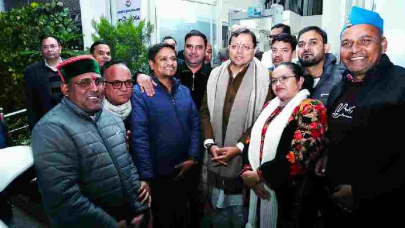 उपनल कर्मचारियों ने मुख्यमंत्री धामी से भेंट कर ‘समान कार्य-समान वेतन’ पर कैबिनेट के ऐतिहासिक निर्णय के लिए व्यक्त किया आभार