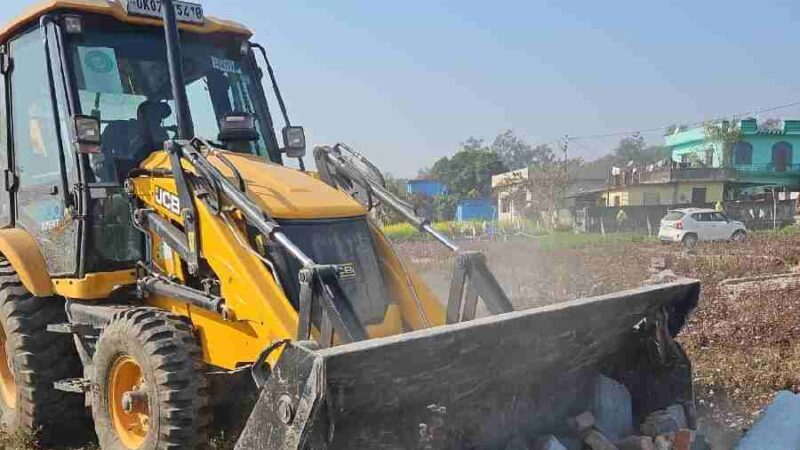 एमडीडीए की बड़ी कार्रवाई : 40 बीघा अवैध प्लॉटिंग पर चला ध्वस्तीकरण का बुलडोज़र, प्राधिकरण क्षेत्र में अवैध प्लॉटिंग किसी भी स्थिति में बर्दाश्त नहीं : बंशीधर तिवारी