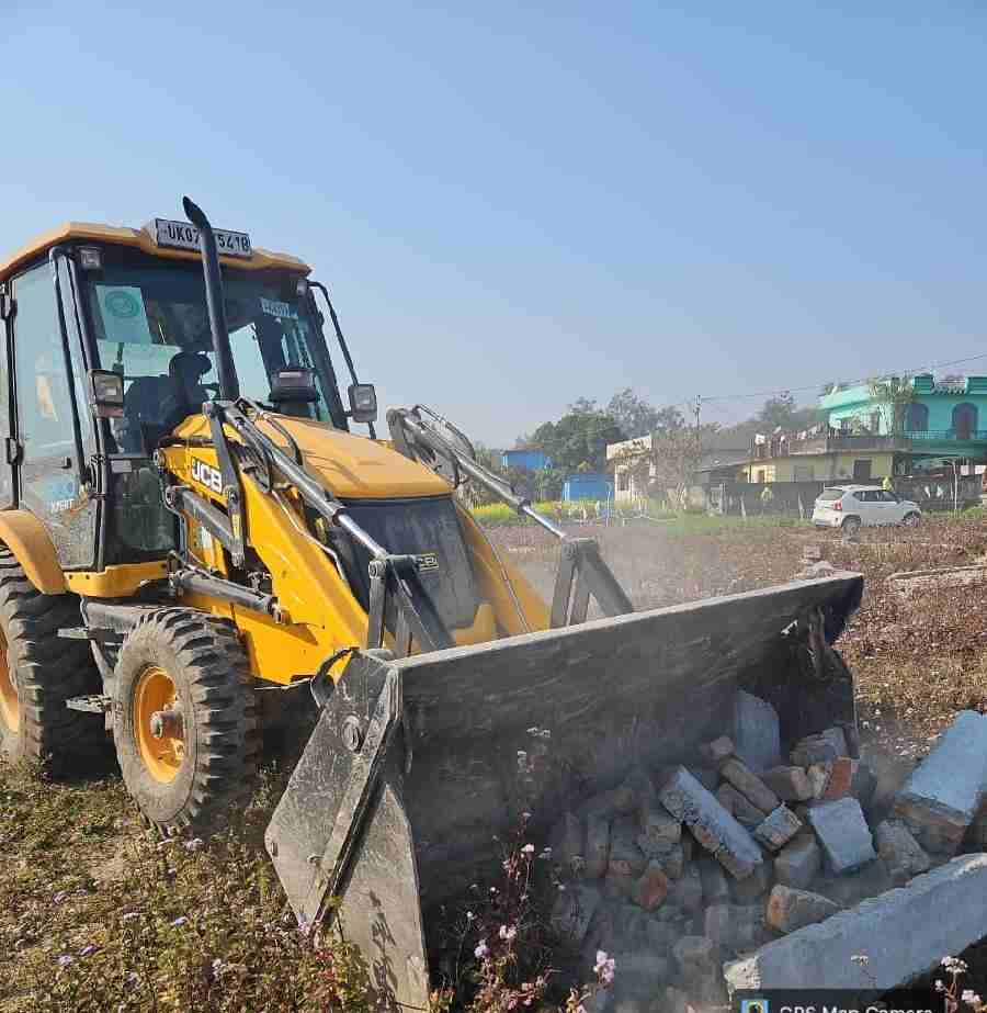 एमडीडीए की बड़ी कार्रवाई : 40 बीघा अवैध प्लॉटिंग पर चला ध्वस्तीकरण का बुलडोज़र, प्राधिकरण क्षेत्र में अवैध प्लॉटिंग किसी भी स्थिति में बर्दाश्त नहीं : बंशीधर तिवारी