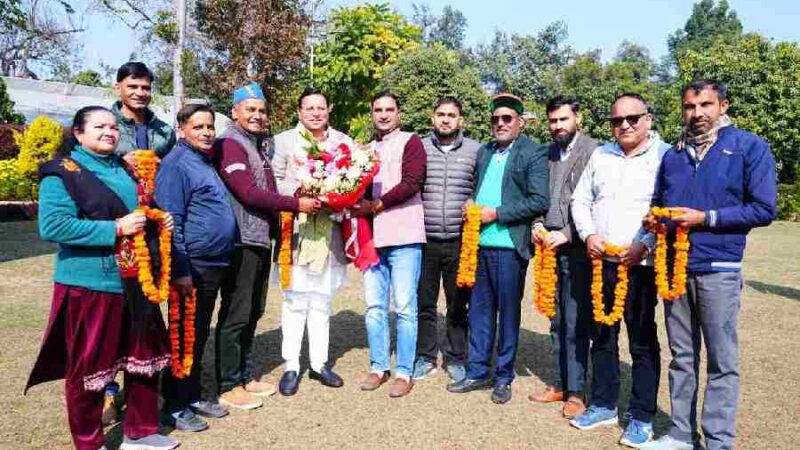 उपनल कर्मचारी संघ के पदाधिकारियों ने मुख्यमंत्री धामी से भेंट कर ‘समान कार्य-समान वेतन’ संबंधी कैबिनेट के ऐतिहासिक निर्णय के लिए किया आभार व्यक्त