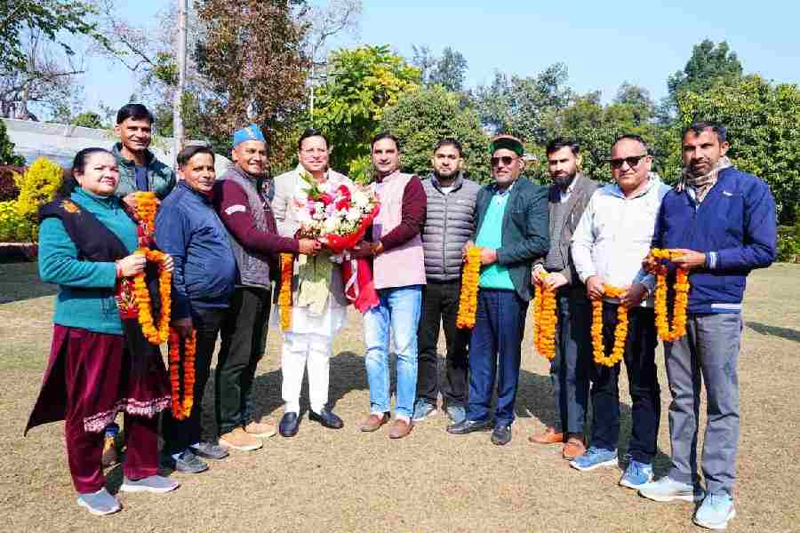 उपनल कर्मचारी संघ के पदाधिकारियों ने मुख्यमंत्री धामी से भेंट कर ‘समान कार्य-समान वेतन’ संबंधी कैबिनेट के ऐतिहासिक निर्णय के लिए किया आभार व्यक्त