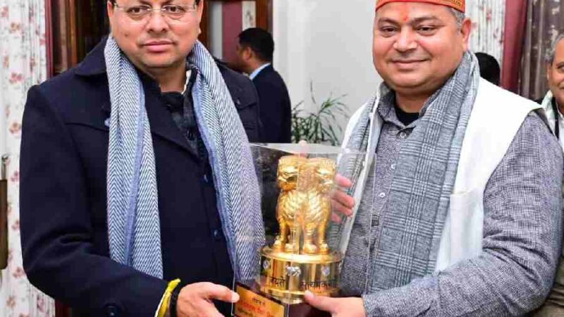 मुख्यमंत्री धामी से मुख्यमंत्री आवास में केंद्रीय राज्य मंत्री डॉ. राज भूषण चौधरी ने की शिष्टाचार भेंट